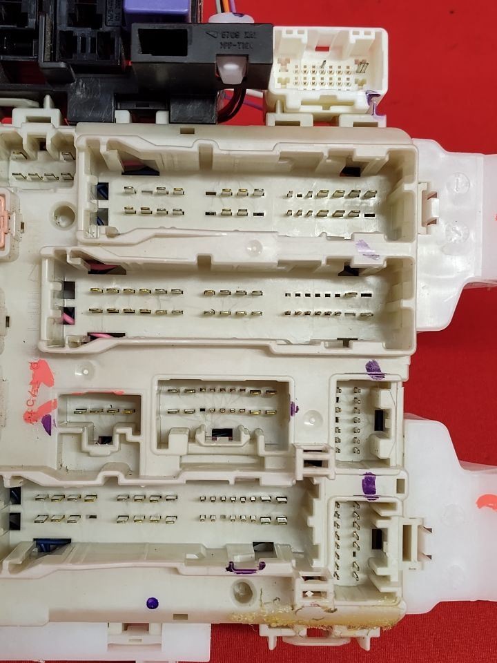 2006-2008 Toyota Rav4 Instrument Panel Dash Fuse Box Junction Block 82730-42050