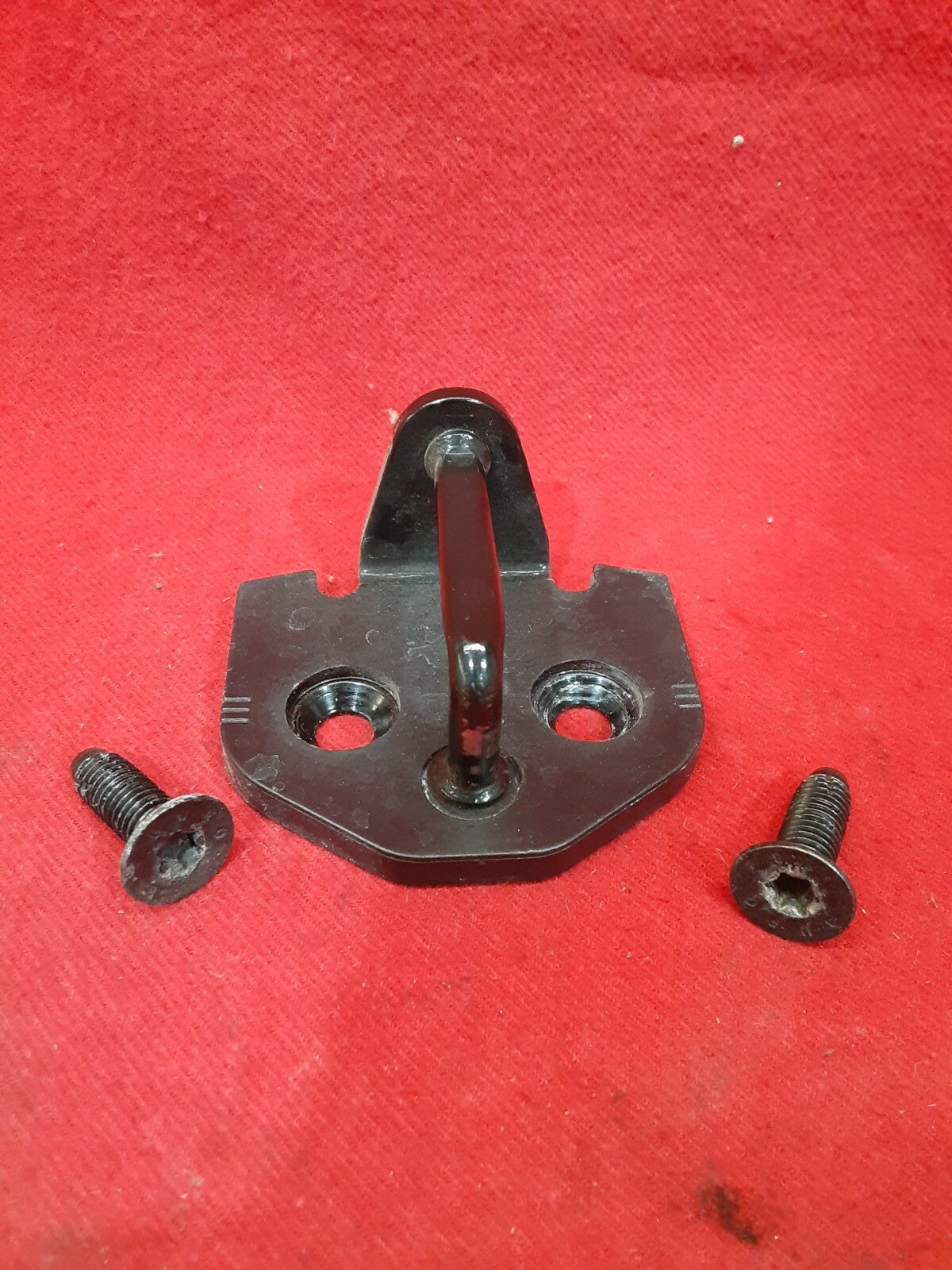 2012 Volvo c30 Front Door Latch Striker Plate w/ Bolts 30699650