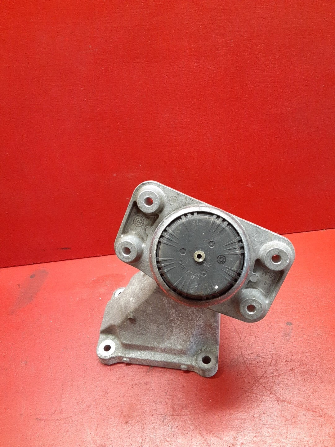 2013-2023 Land Rover Range Rover 5.0L Engine Motor Mount Assembly Left LR033183