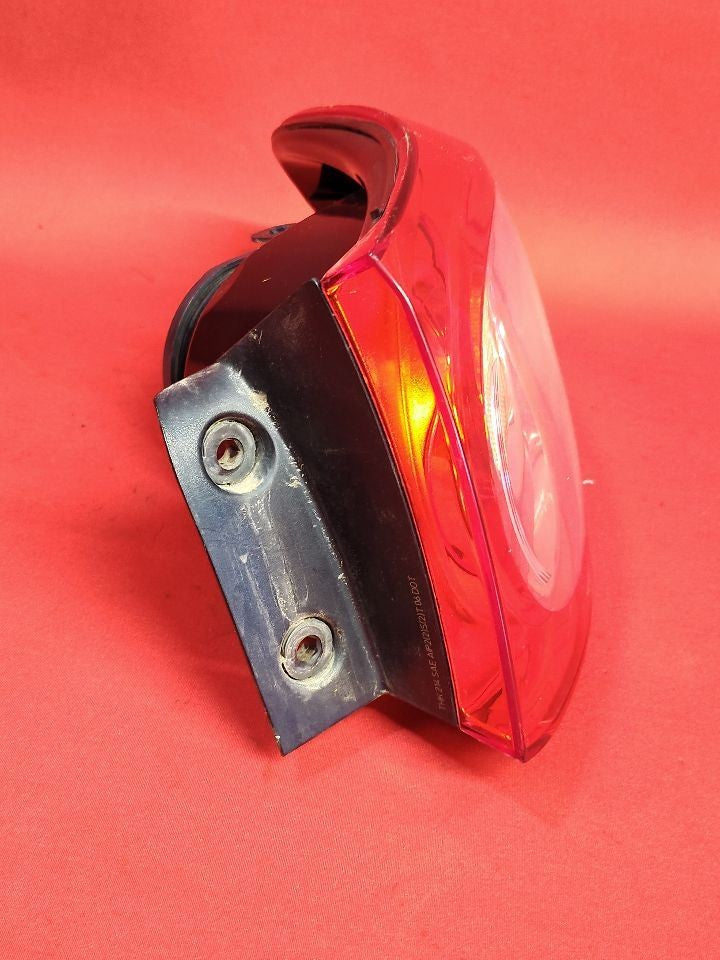 2009-2011 VW Tiguan RIGHT PASSENGER Outer Quarter Mounted Tail Light Lamp