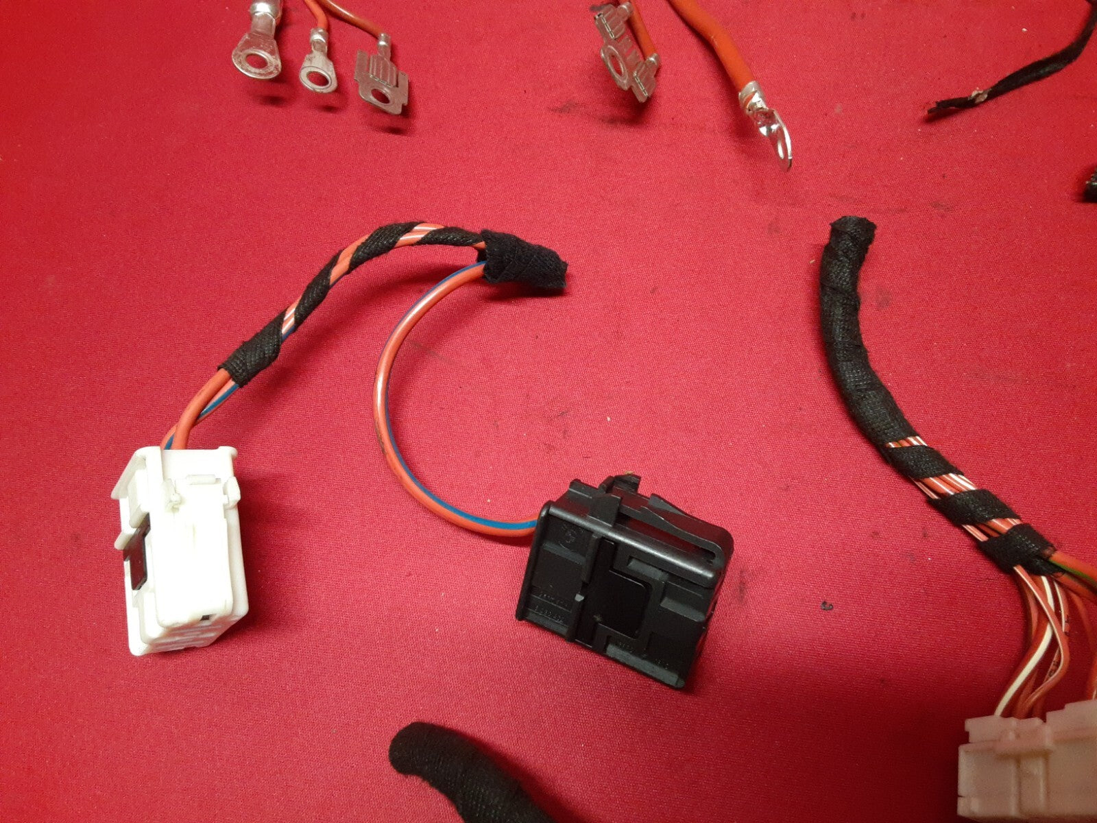 2003 - 2005 Range Rover HSE Passenger Under Dash Fuse Box YQE500050 - PIGTAILS