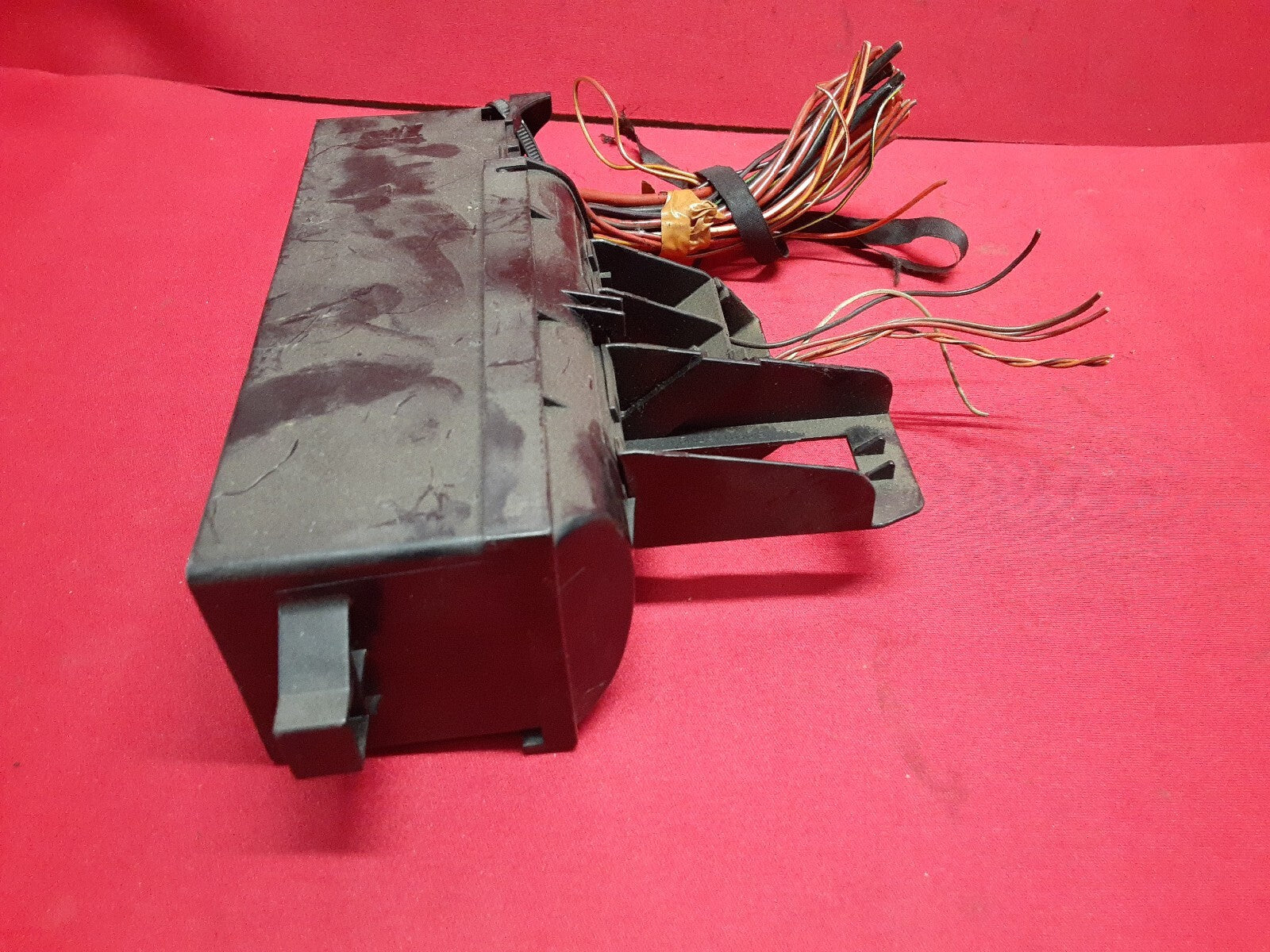 2009 - 2011 VW Volkswagen Tiguan Passenger Compartment Fuse Box 1T1-937-615-B