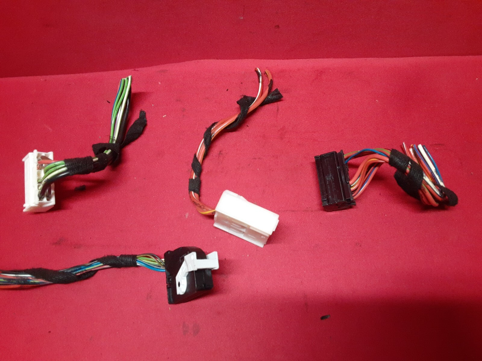 2005 Land Rover Range Rover HSE 4.4L V8 REAR Fuse Box Block YQE500290  PIGTAILS