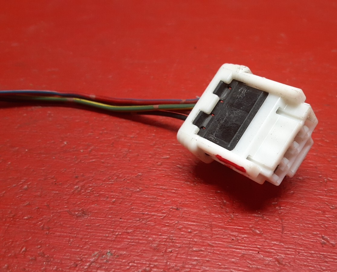 2000-2003 Nissan Sentra RIGHT REAR Brake Tail Light Harness Bulb Socket PIGTAIL