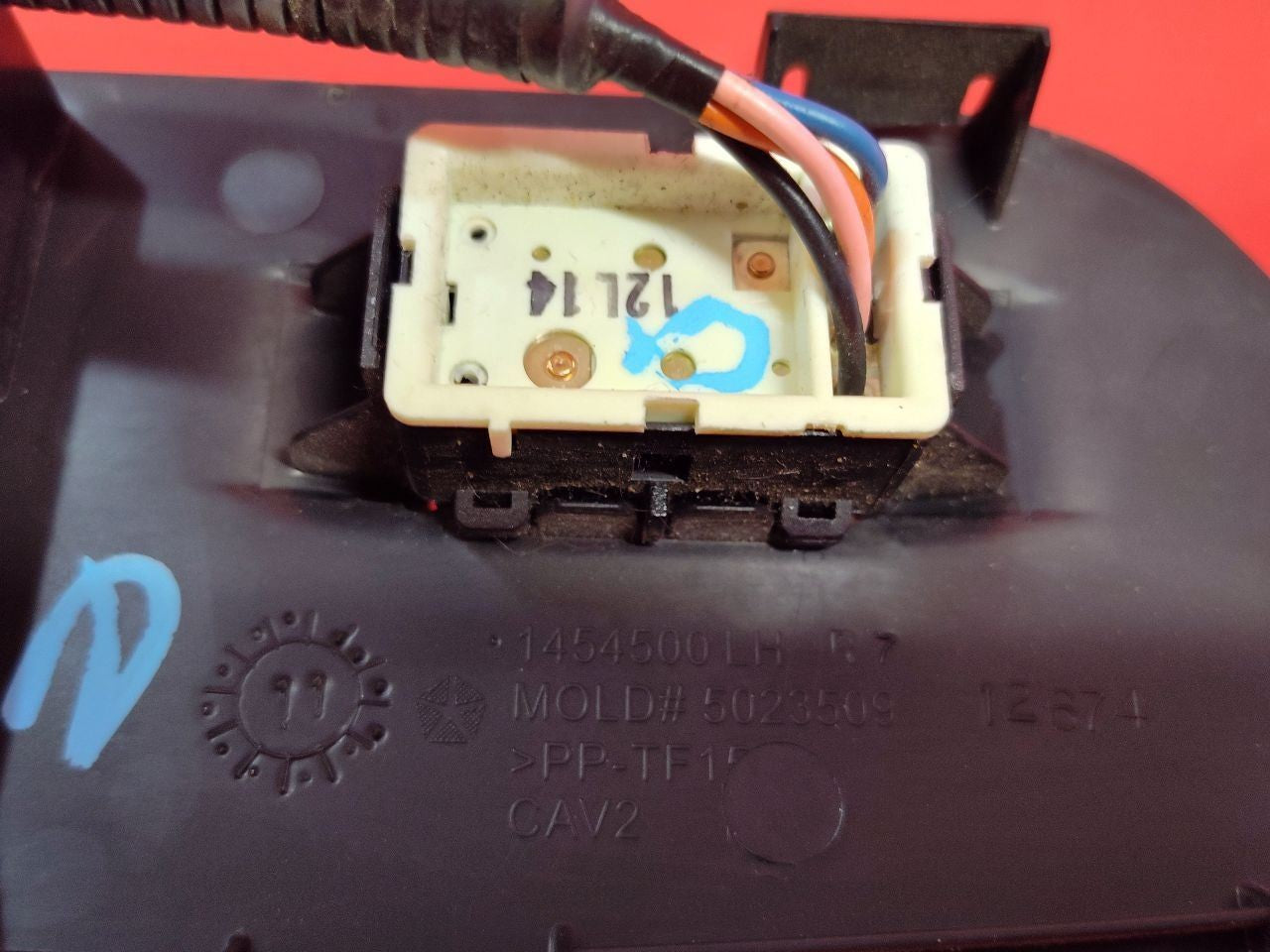 2004-2005 Mopar Dodge Chrysler Jeep Front LEFT DRIVER Seat Switch w/ Bezel