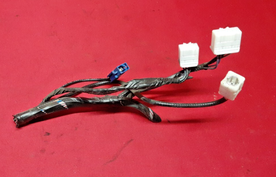 2006 Cadillac CTS / GM Onstar Communication Module Receiver 15837910  PIGTAILS