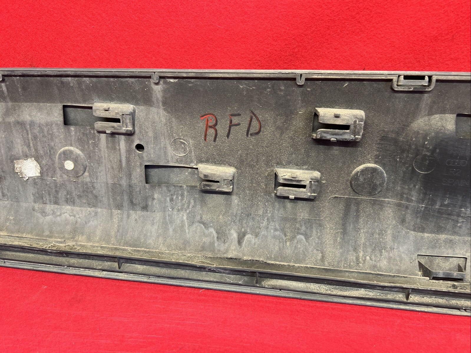 2007 2008 2009 Audi Q7 Right Passenger FRONT Door Lower Trim Molding GRAY