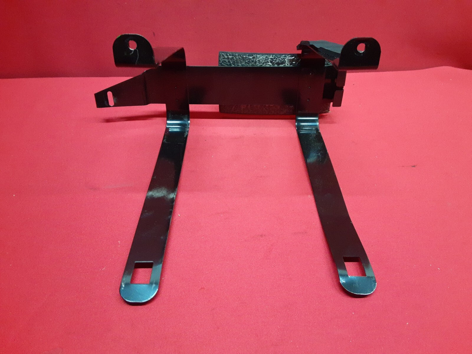 2001 - 2004 Nissan Frontier / Xterra Charcoal Vapor Canister 14950-5S601 BRACKET