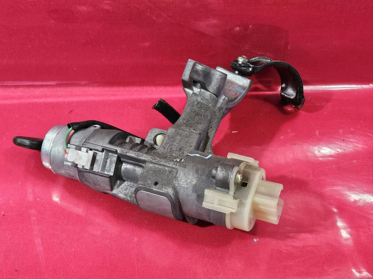 06-11 Hyundai Accent MANUAL TRANS Ignition Lock Cylinder Switch Housing w/ Key