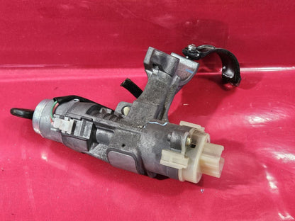 06-11 Hyundai Accent MANUAL TRANS Ignition Lock Cylinder Switch Housing w/ Key