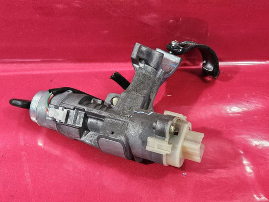 06-11 Hyundai Accent MANUAL TRANS Ignition Lock Cylinder Switch Housing w/ Key