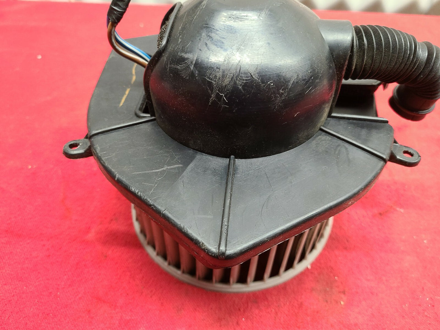 1995 - 2004 Nissan Pathfinder / Maxima Blower Motor & Fan Assembly 27220-7J201