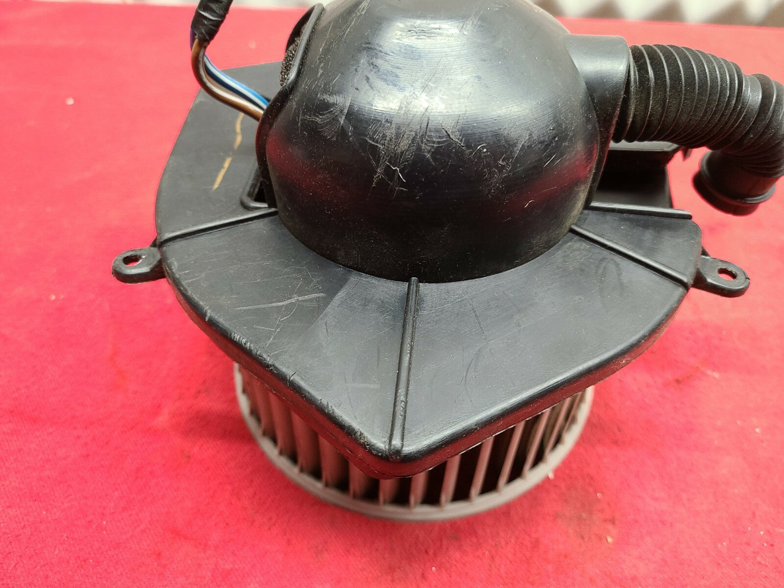 1995 - 2004 Nissan Pathfinder / Maxima Blower Motor & Fan Assembly 27220-7J201