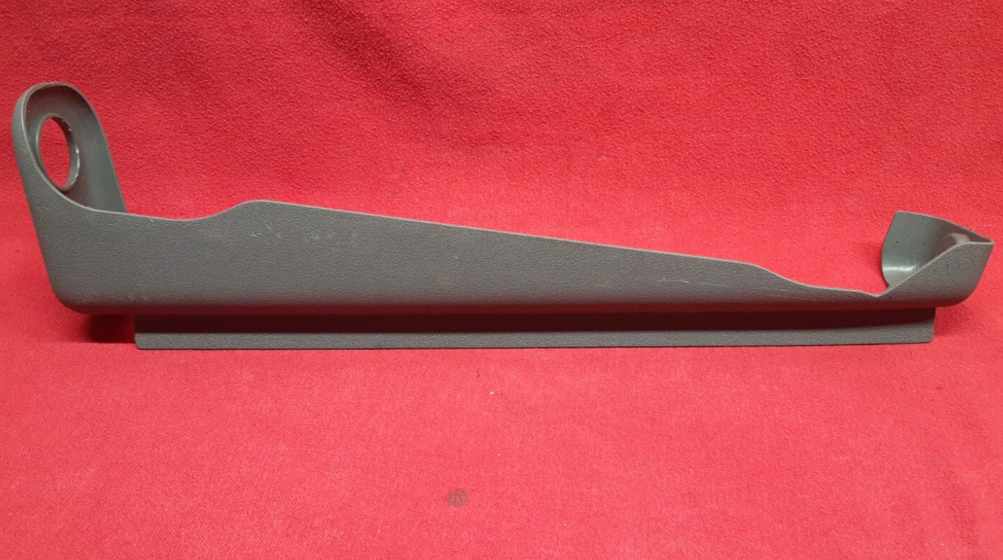 2005 2006 2007 Jeep Grand Cherokee / Commander RIGHT FRONT Seat Track Cover Trim