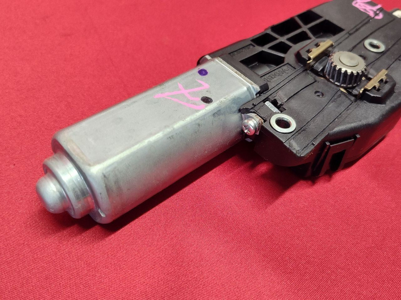 2011-2013 Infiniti QX56 / 2014-2020 QX80 Power Sunroof Motor 91295-1LA1A