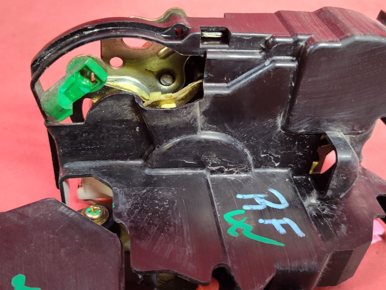 2000-2006 Subaru Wagon FRONT RIGHT PASSENGER Door Latch Power Lock Actuator 139k