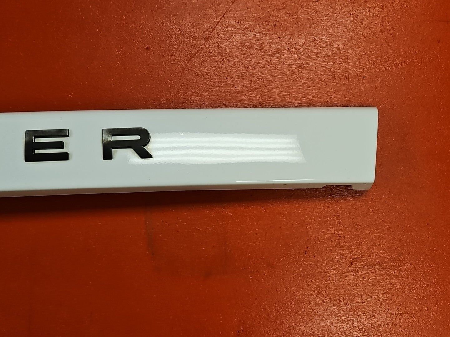 2010 - 2013 Range Rover Sport Liftgate Hatch Lower Trim Bar Molding FUJI WHITE