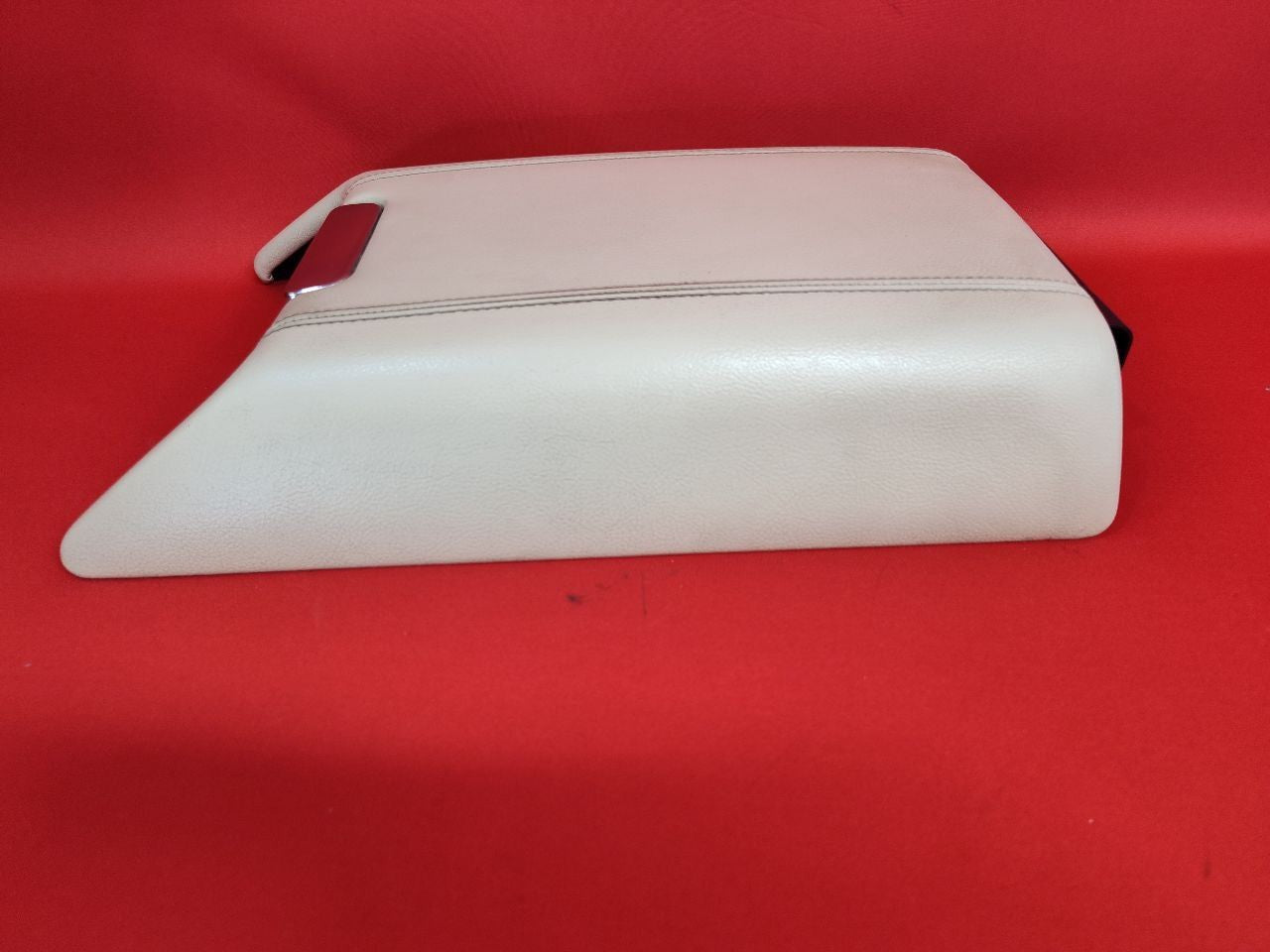 2003 2004 Lincoln Navigator FRONT Center Console Armrest Lid Light Parchment