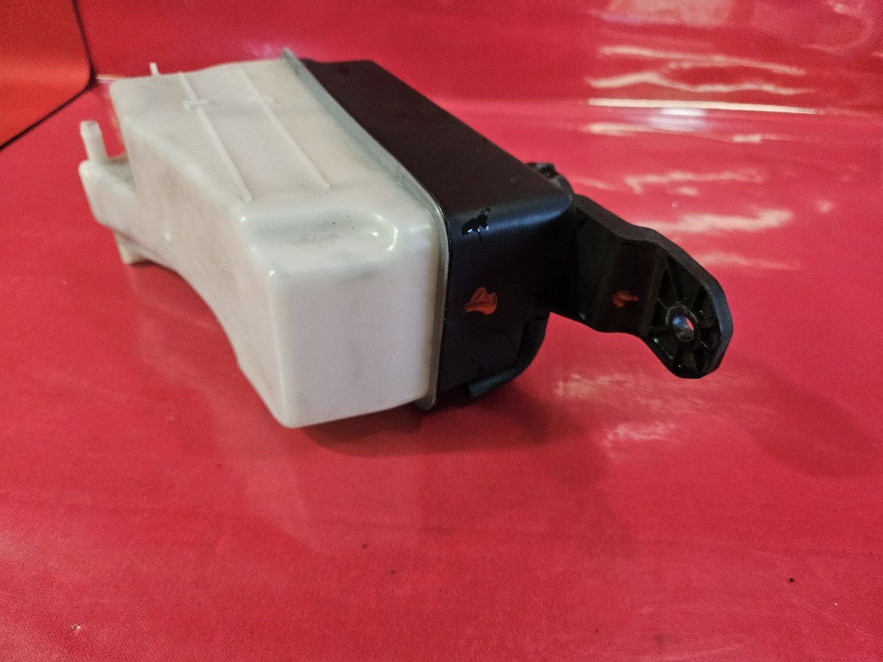2011-2013 Kia Sorento L4 / V6 Coolant Tank Reservoir Bottle w/ Cap 95447-3B000