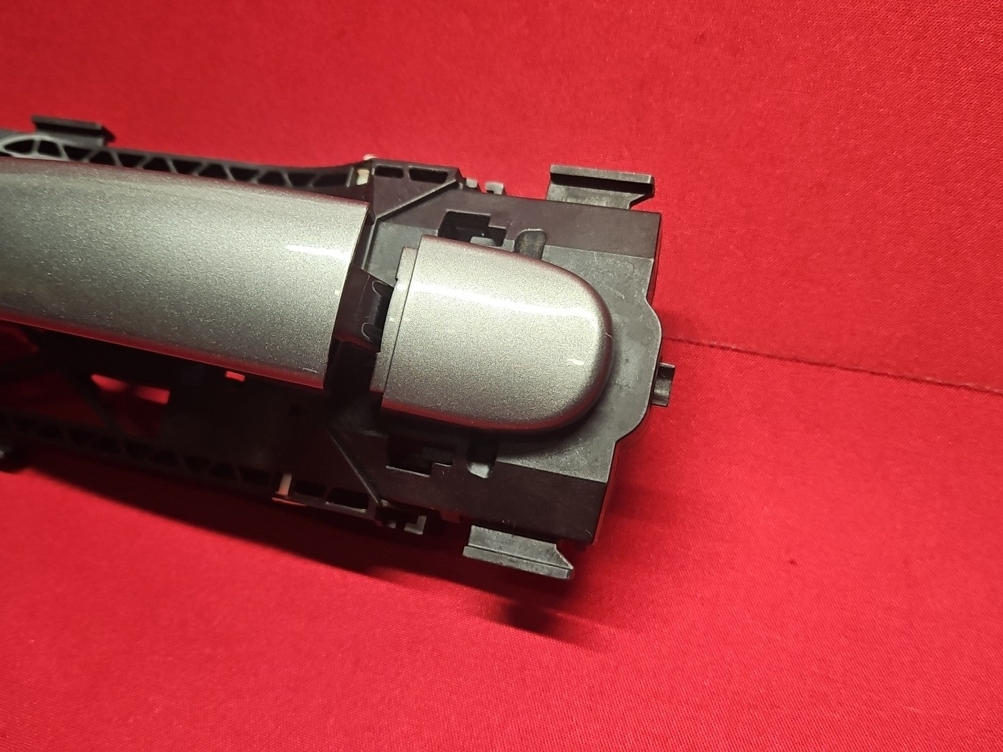 2009 - 2018 VW Tiguan FRONT RIGHT PASSENGER Door Handle D7S: Alpine Gray