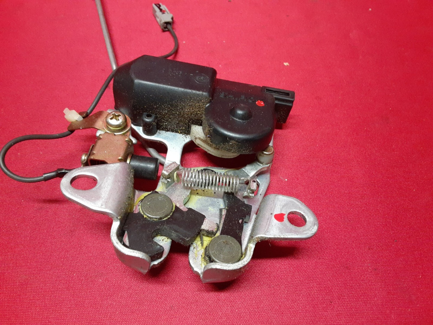 1992 1993 Lexus ES300 Trunk Deck Lid Latch Lock Actuator 	64600-33030