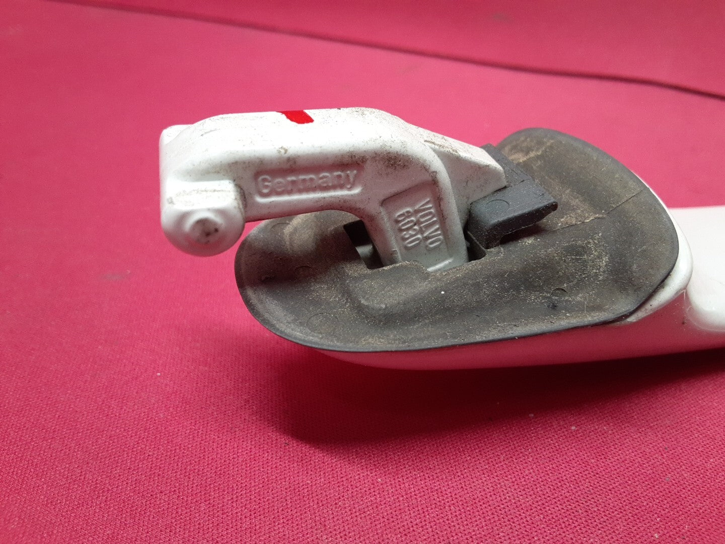 1998 1999 Volvo S70 V70 OUTER RIGHT REAR PASSENGER Door Handle - 189 Polar White
