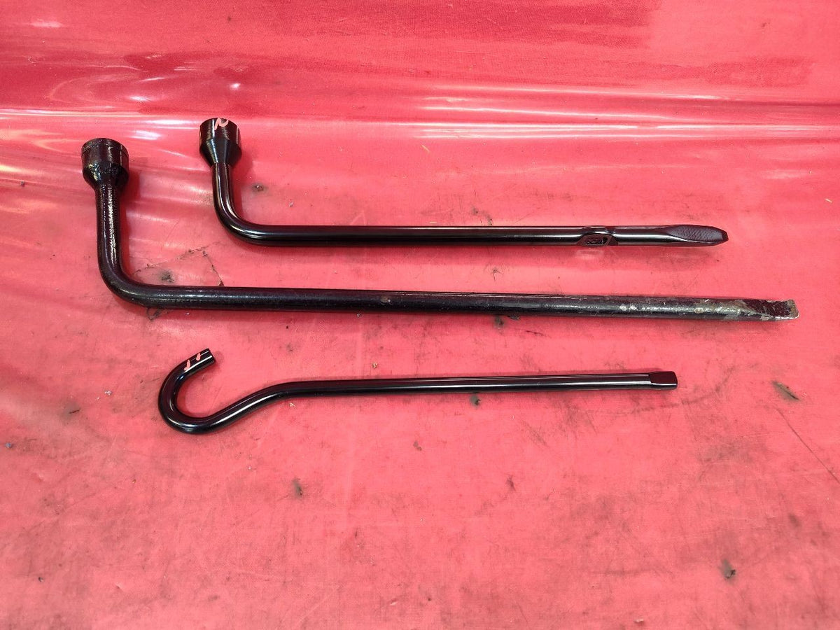 2000-2015 Chevy GMC Cadillac Buick Emergency Spare Tire Scissor Jack Tool Set