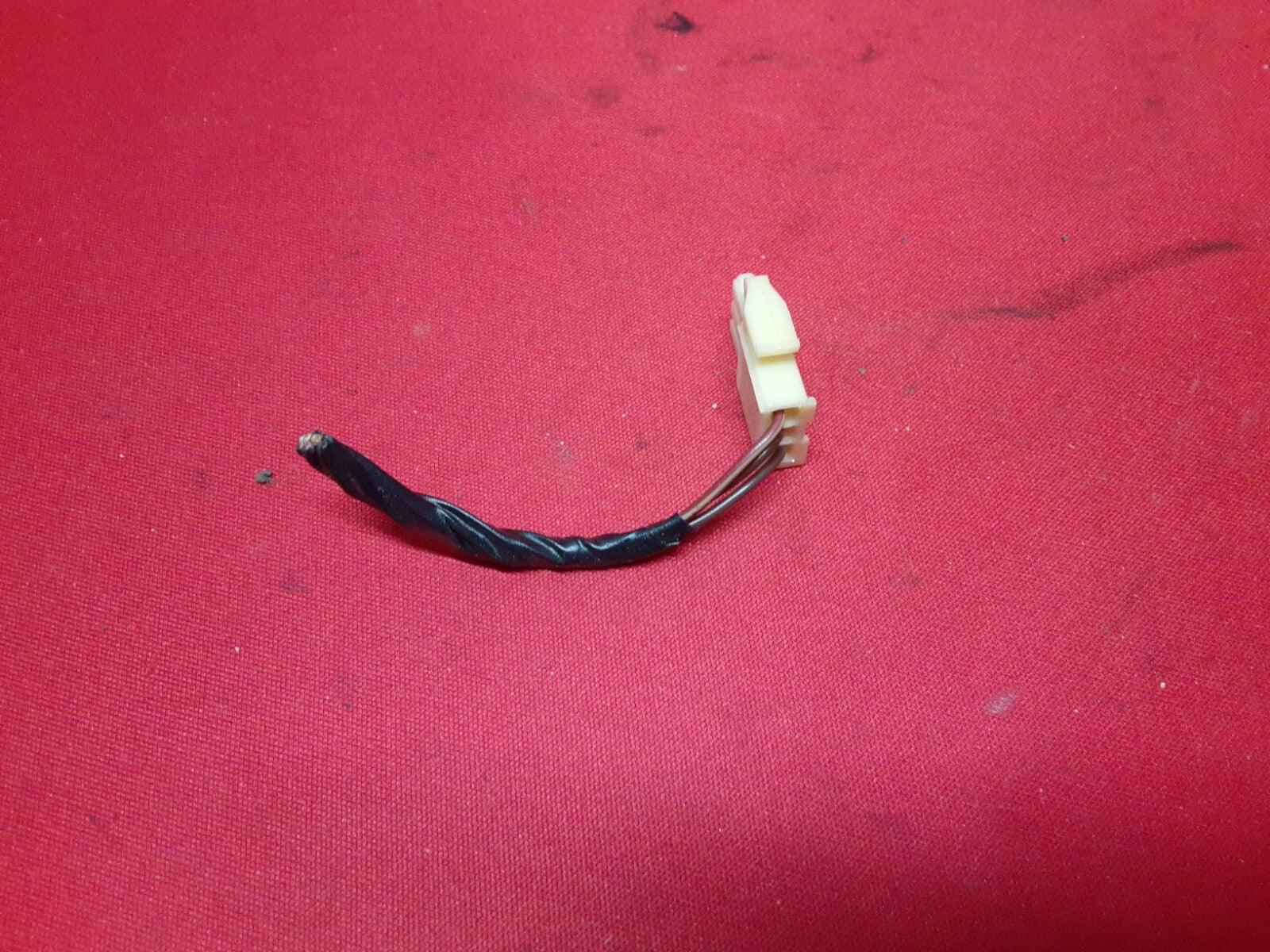 GM / CADILLAC Stereo Radio Receiver 15208056, 28017550, 28017553  PIGTAIL