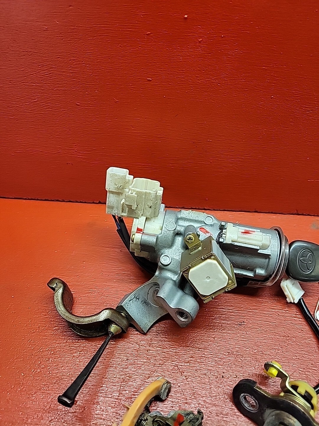 2001-2003 Toyota Highlander Ignition Switch W/ Key and Lock Kit 69057-48040