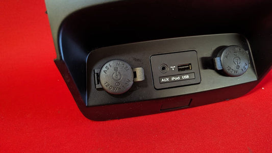 2011 Kia Sorento Center Dash Auxiliary USB Port Dual 12v Plug Trim Bezel Black