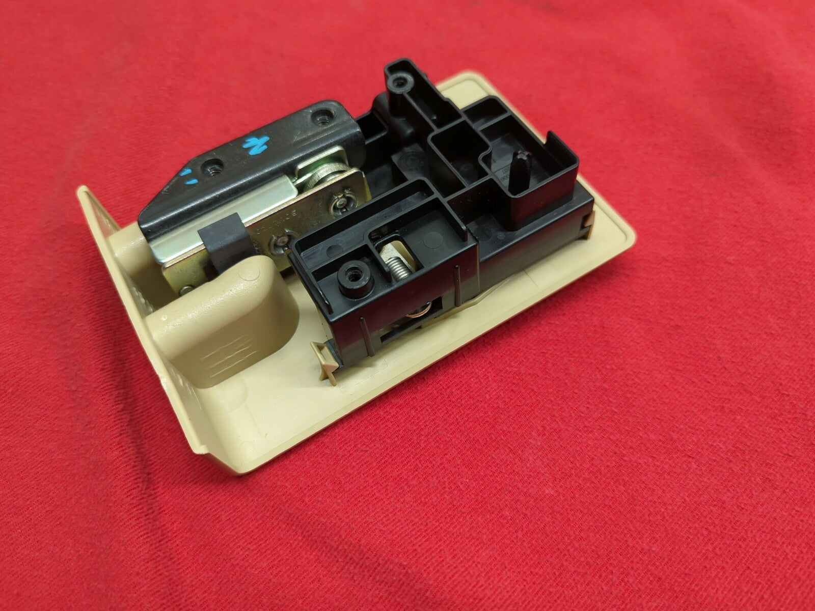2010 2011 2012 2013 BMW 5 Series GT Rear Seat Release Latch Handle Veneto Beige