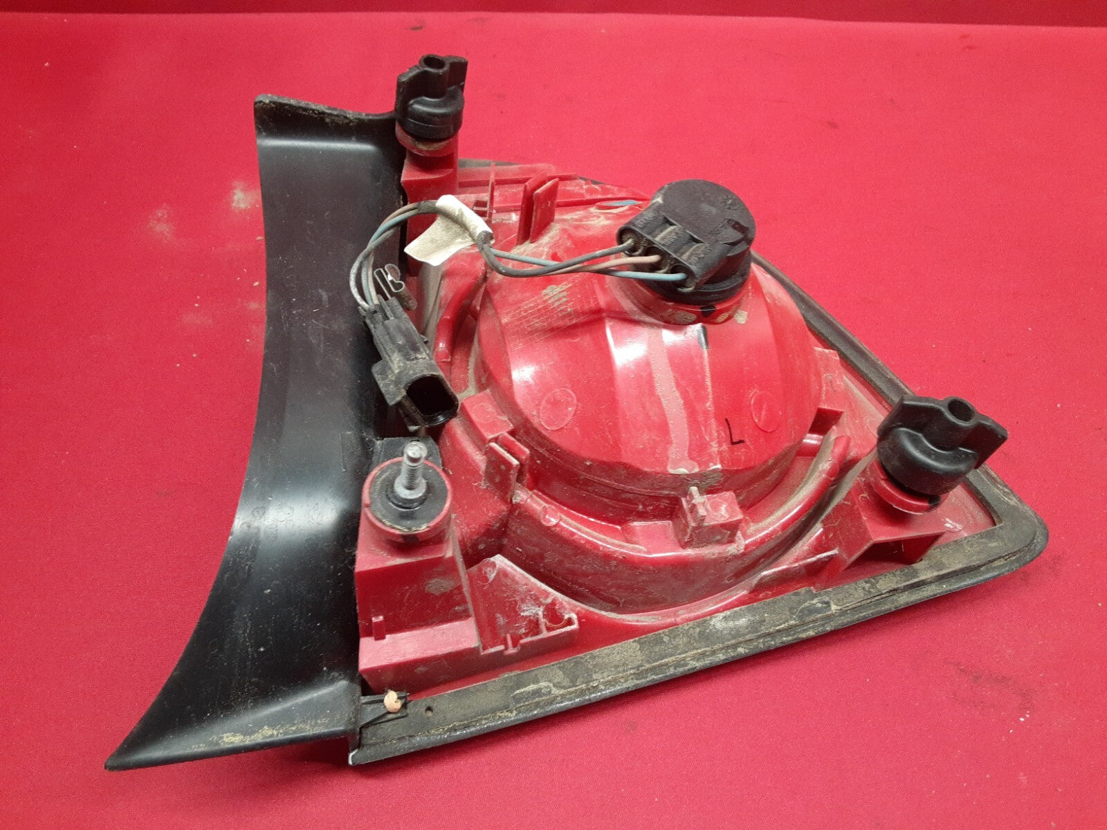 2008 - 2012 Chevy Chevrolet Malibu LEFT OUTER Tail Light Lamp on Body 20914363