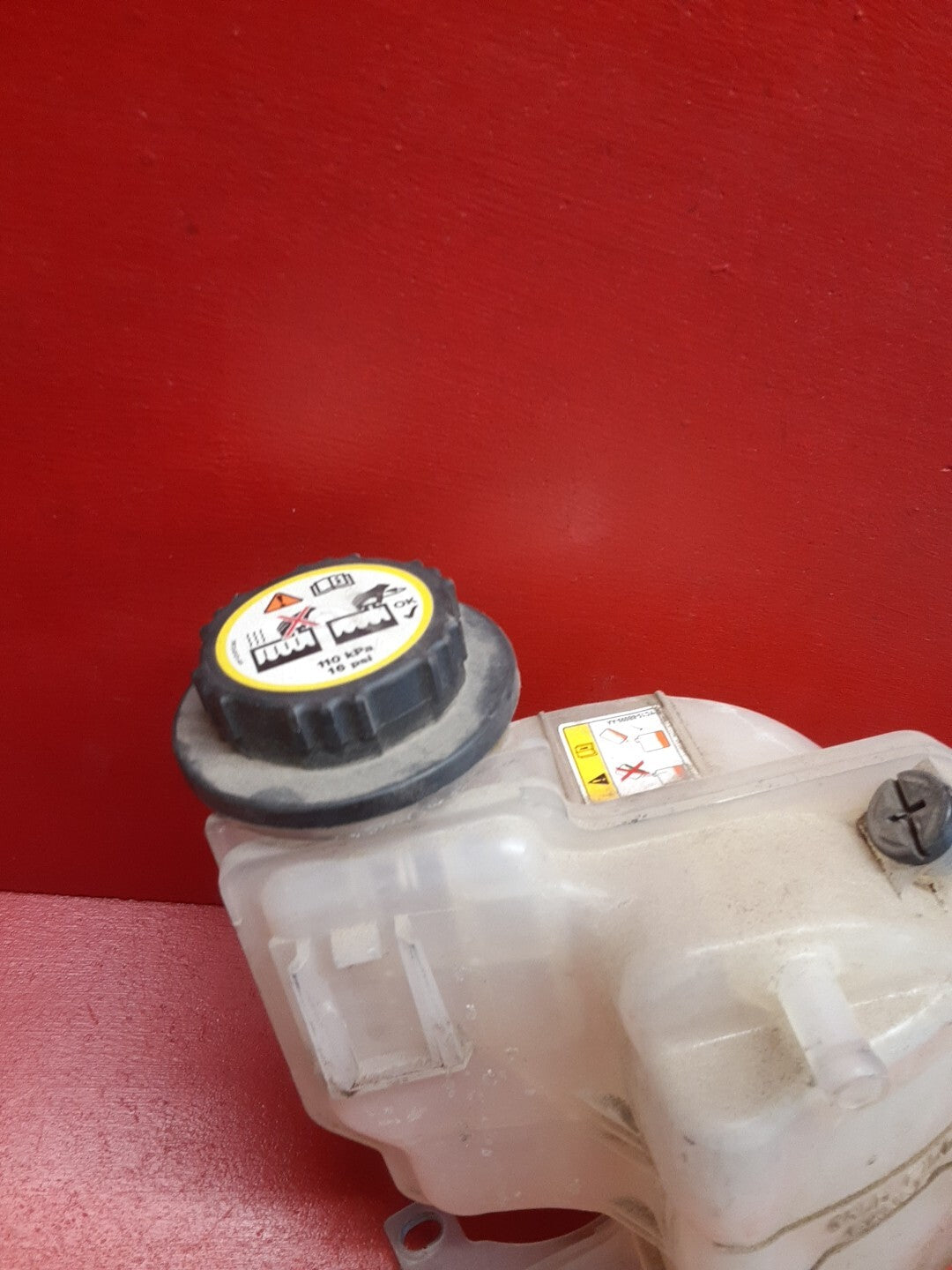 2005-2016 Land Rover LR3 4.4L Engine Coolant Reservoir LR020367
