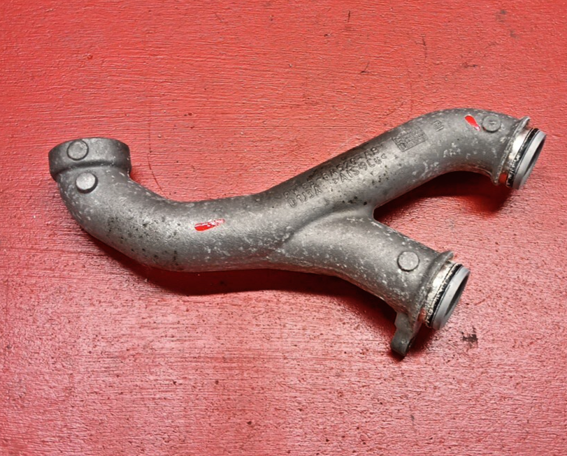 2010-2019 Land Rover Range Rover 5.0L Engine Coolant Pipe Outlet LR050935