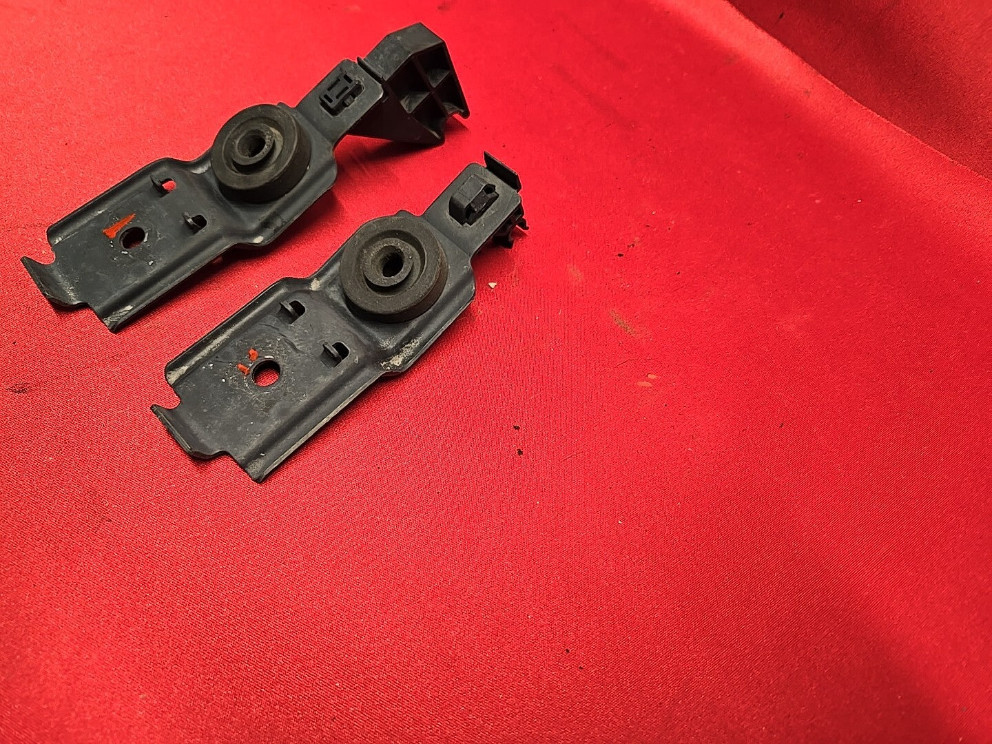 2005 2006 Saab 9-2x 2.5L UPPER Radiator Support Mount Brackets SET 32007322