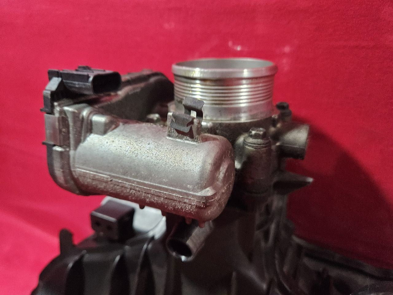 15-17 Rover Discovery Sport / Evoque 2.0L L4 Turbo Upper Intake Manifold Plenum