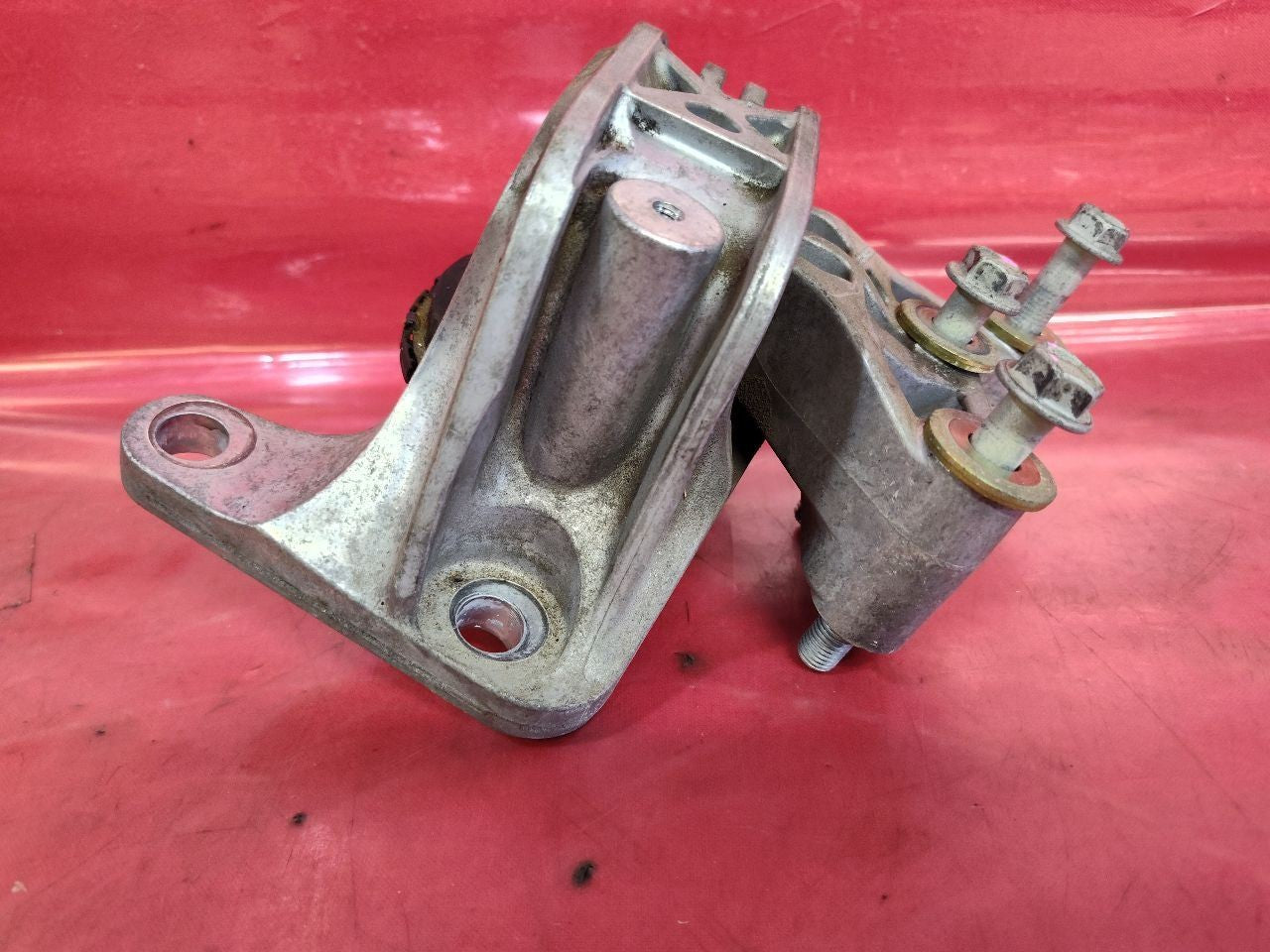 2015-2019 Fiat 500 Auto Trans Right Engine Motor Mount Isolator Bracket - 67k