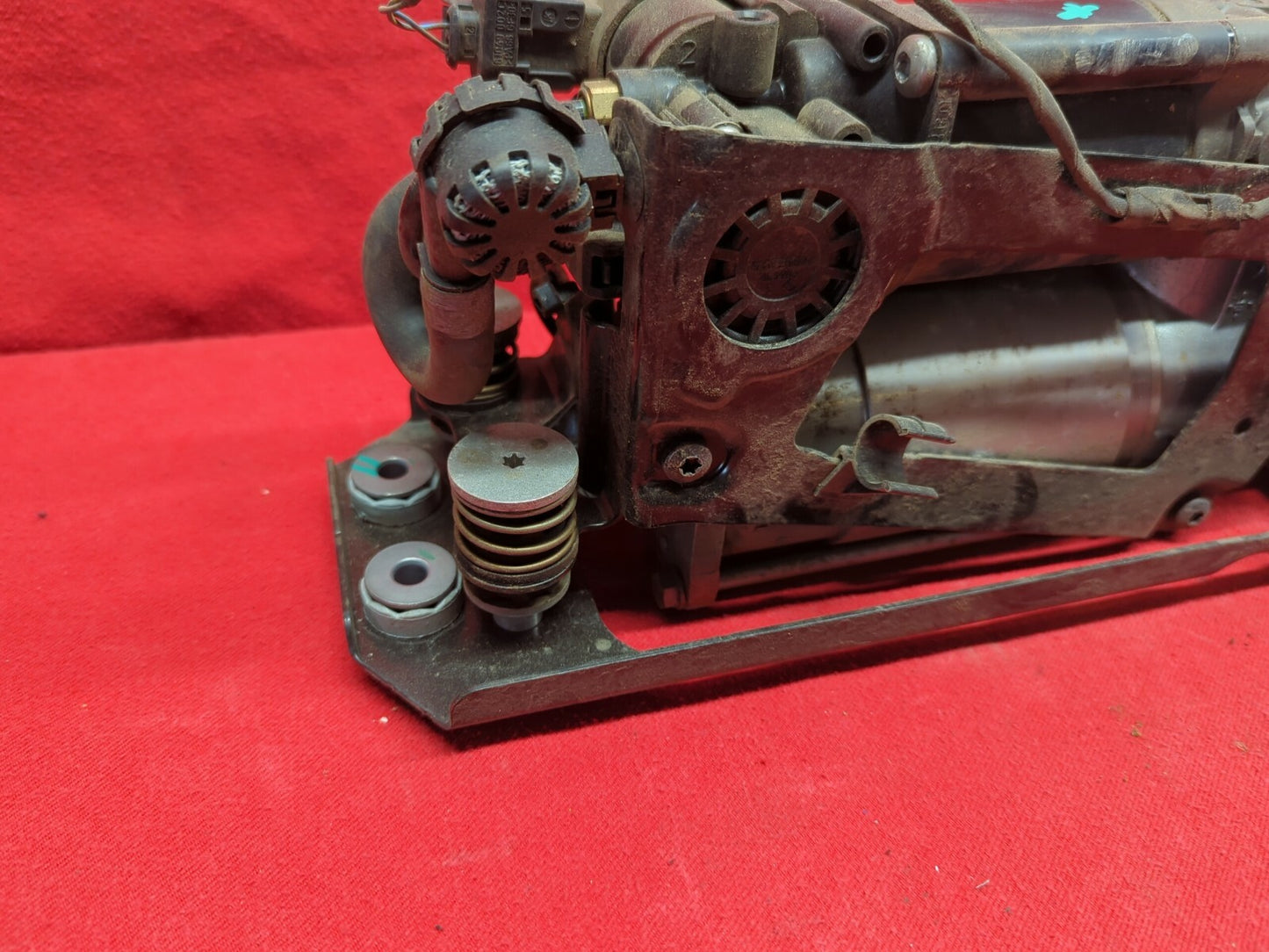 2009 - 2016 BMW 535iGT 5 / 7 Series - Air Suspension Compressor / Pump - 6794465