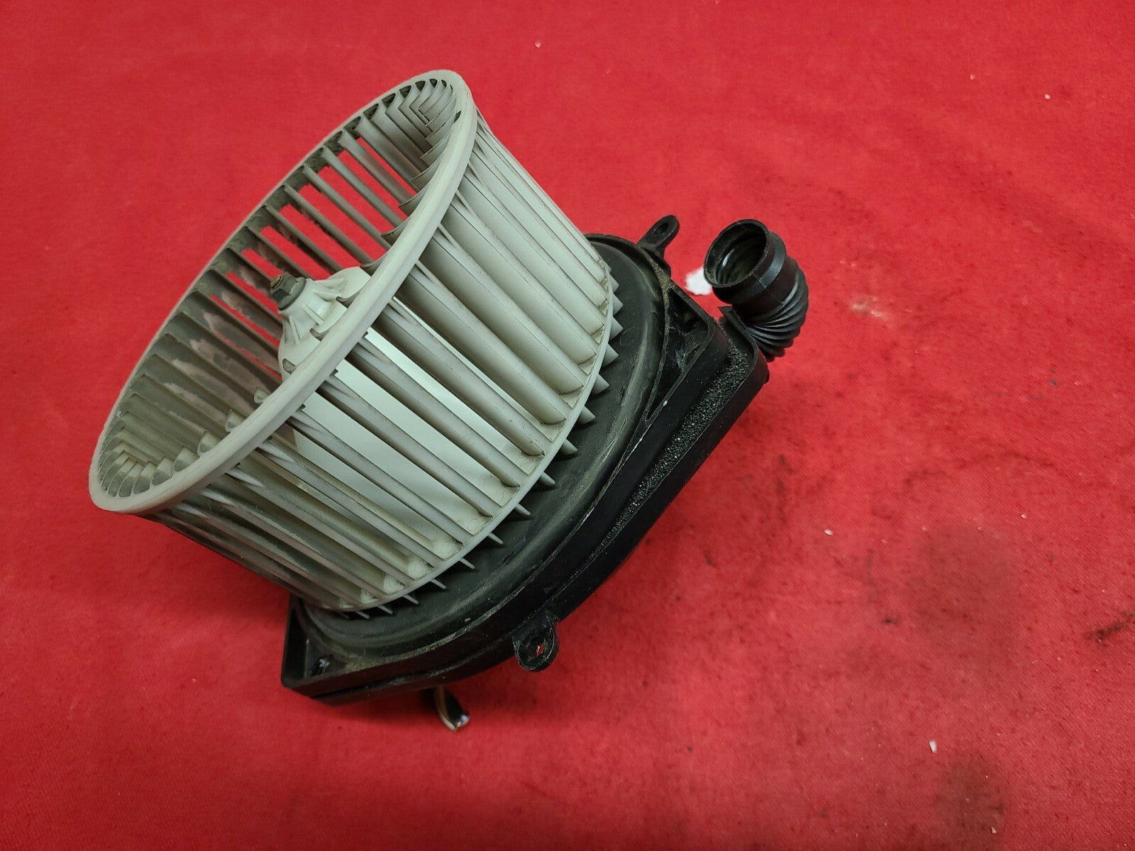 1995 - 2004 Nissan Pathfinder / Maxima Blower Motor & Fan Assembly 27220-7J201