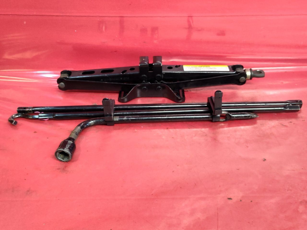 2000-2004 Jeep Grand Cherokee WJ Emergency Spare Tire Scissor Jack Set w/ Tools