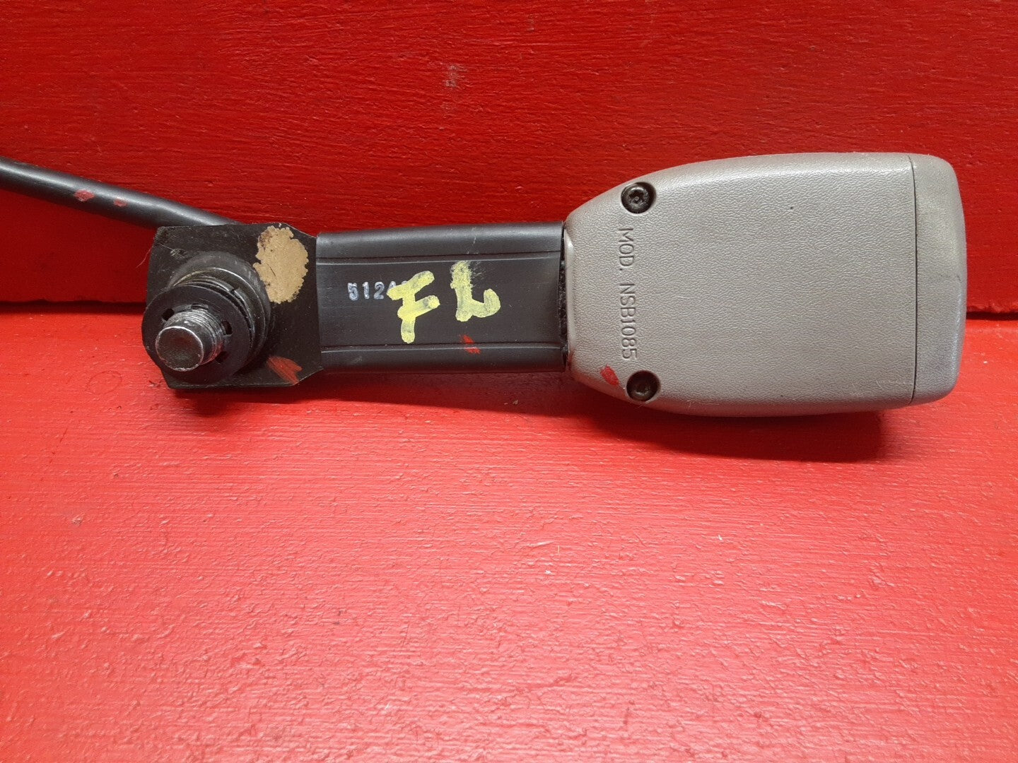 2000 - 2003 Nissan Sentra FRONT LEFT DRIVER SIDE Seat Belt Buckle End