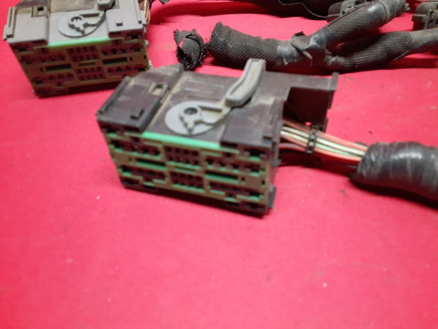 2006 Jeep Grand Cherokee & Commander Power Distribution Box 4692084AB  PIGTAILS
