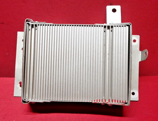 2013 - 2019 Lincoln MKT Power Inverter Module 150W 110V DC/AC   DE9Z-19G317-B