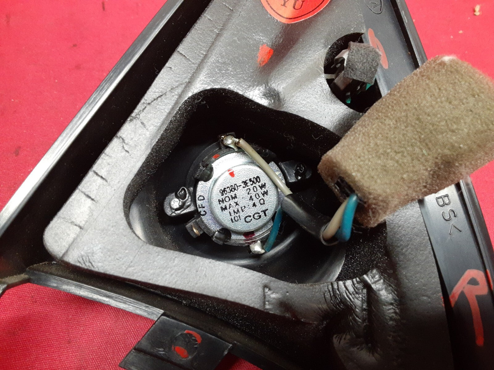 2003 - 2009 Kia Sorento RIGHT Door Pillar Tweeter Speaker & Cover 96380-3E500