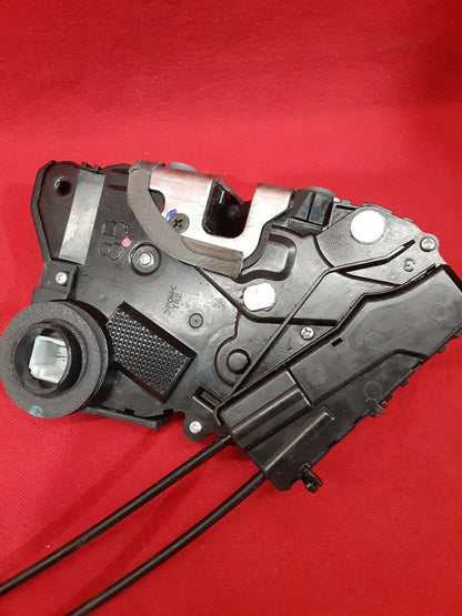 2004 - 2009 Toyota Prius Passenger Right Front Door Latch / Actuator 69030-47060
