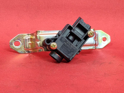 2001-2004 Ford Escape XLS XLT Fuel Pressure Inertia Cut-Off Cut Off Switch