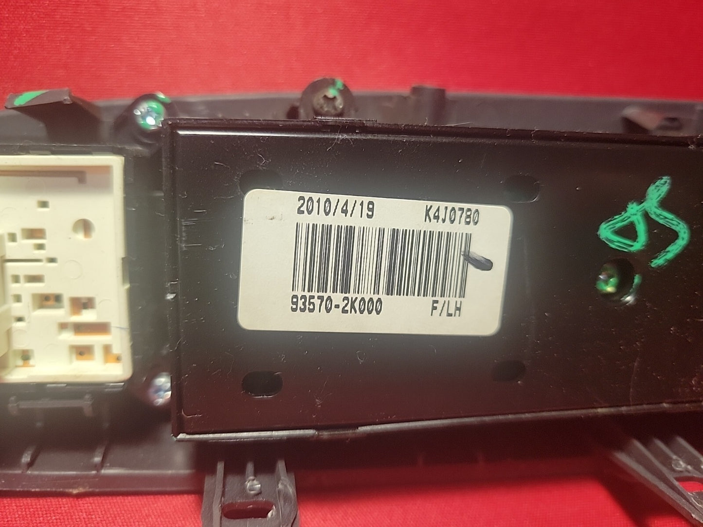 2010 - 2013 Kia Soul Driver Left Master Window Mirror Switch W/ Trim 93570-2K000