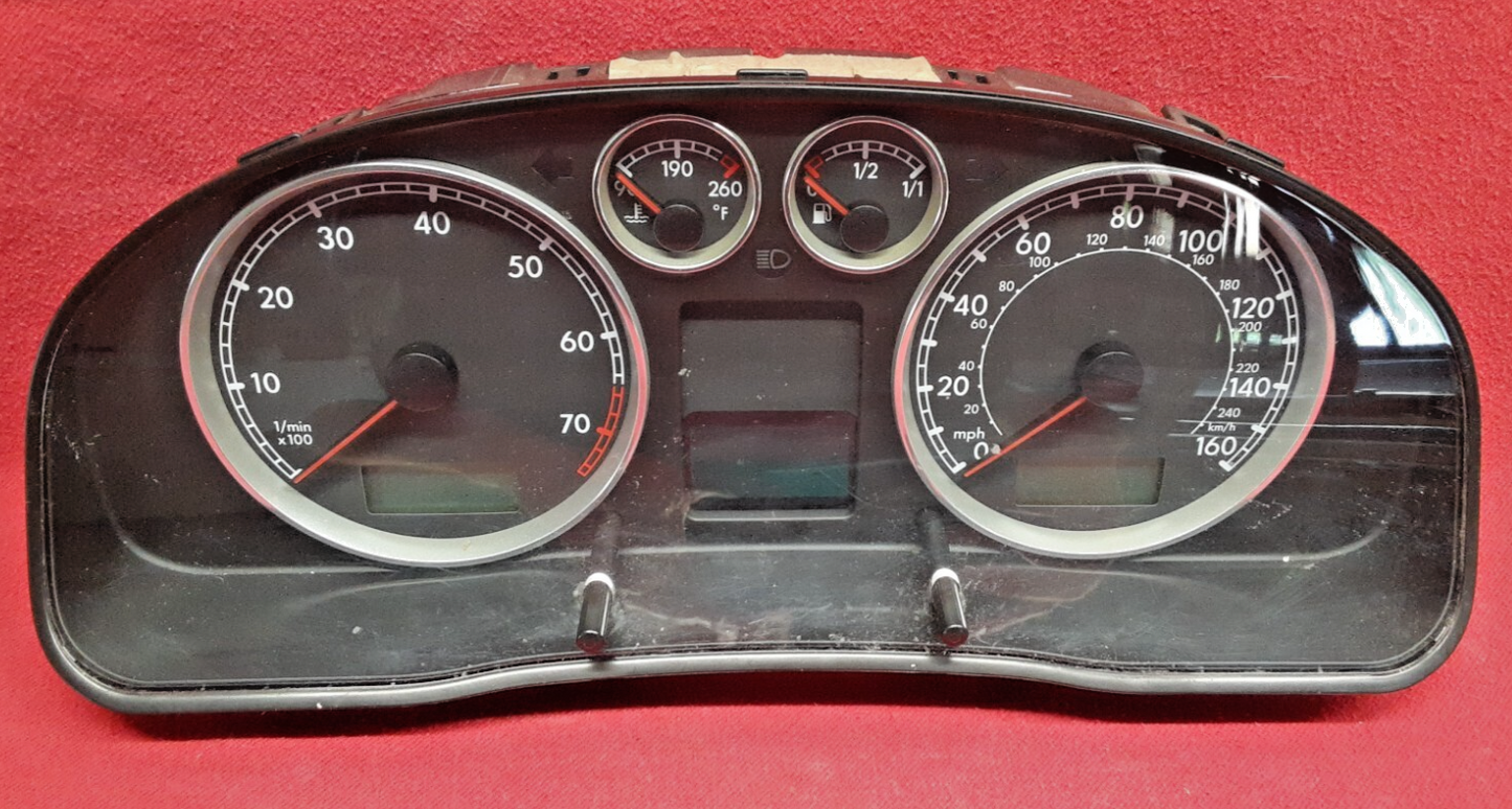 2001 - 2005 VW Volkswagen Instrument Cluster Speedometer 3B0-920-927B