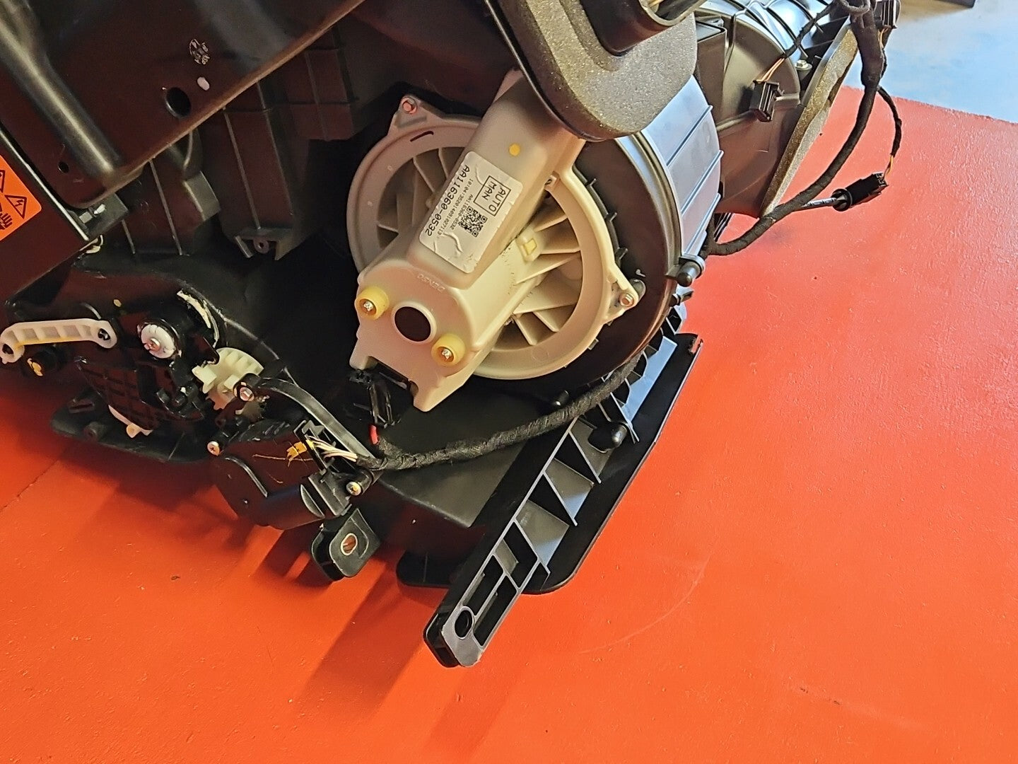 2013 - 2018 Fiat 500E ELECTRIC ONLY - HVAC Housing / Box / A/C Heater Blower