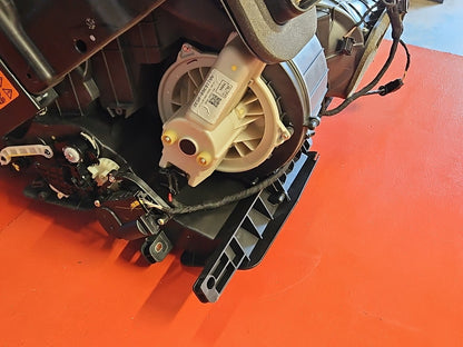 2013 - 2018 Fiat 500E ELECTRIC ONLY - HVAC Housing / Box / A/C Heater Blower